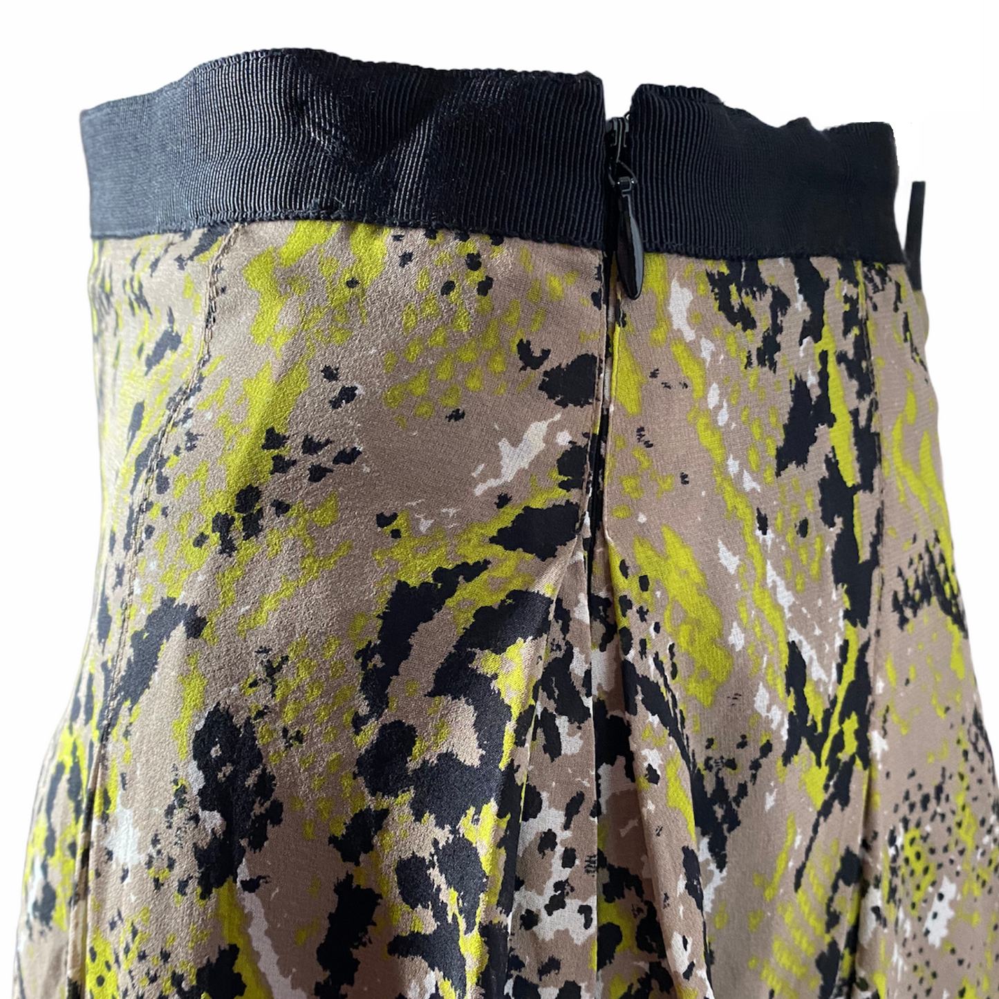 Silk Pleated Skirt Size: 8